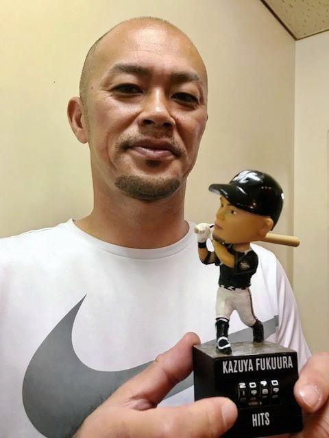 福浦選手とボブルヘッド人形