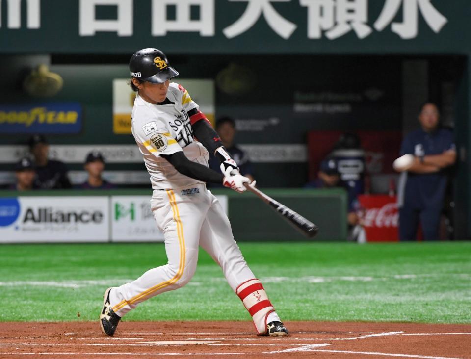 １回無死、今宮は初球を左翼スタンドに先頭打者本塁打