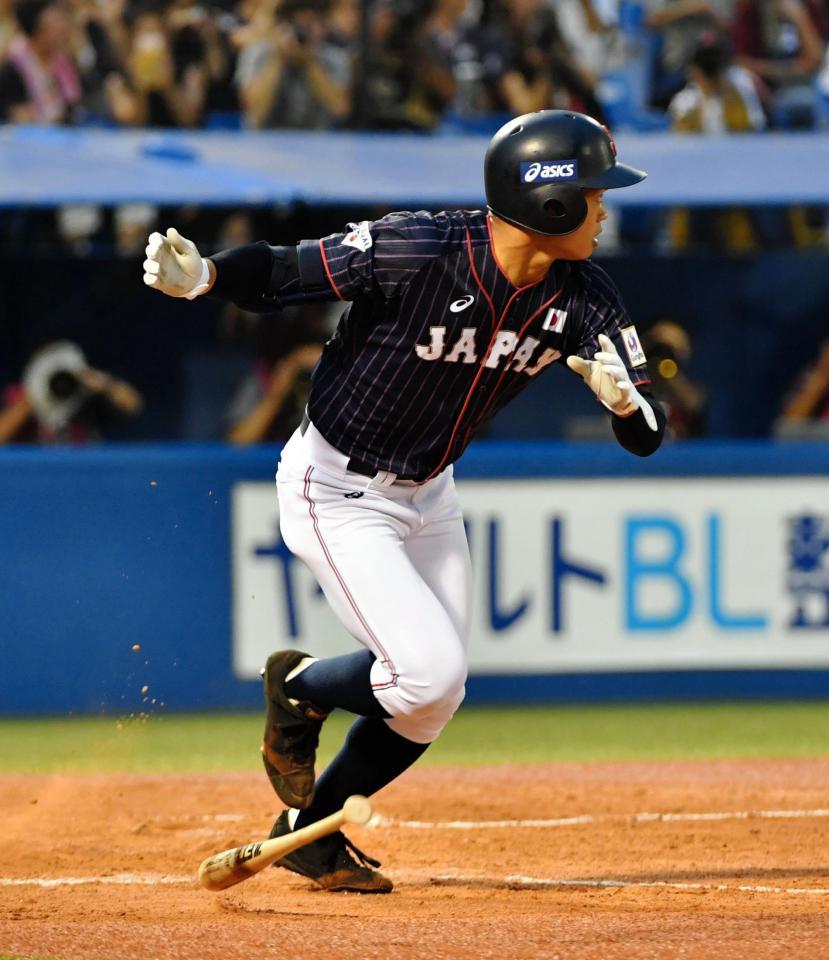 ２回Ｕ１８、チーム初安打を放つ根尾＝神宮球場（撮影・西岡正）