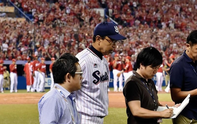 ヤクルト 首位・広島に3連敗で借金生活へ…小川監督「切り替えてやるしかない」