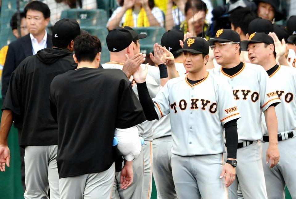 【激レア】読売ジャイアンツ 原監督リーグ優勝&高橋由伸監督のスローガン色紙 巨人・高橋由伸監督が辞任、4年連続でV逸（写真・画像 1/1） - サンスポ