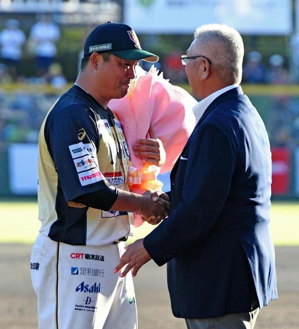 村田修一、涙の現役引退セレモニー「今日をもって現役を引退し