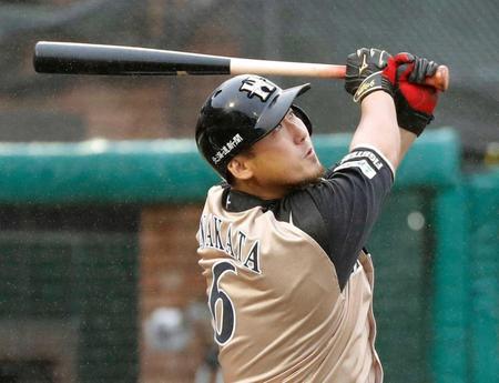 　１回、中田が先制の右犠飛を放つ