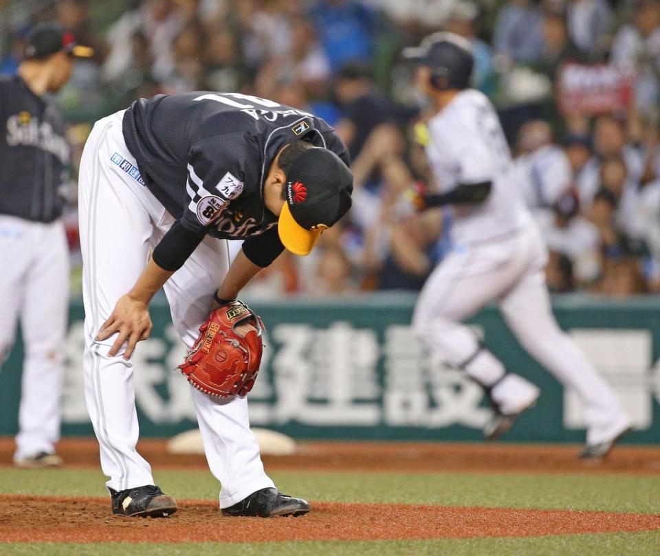 　５回、浅村（右奥）に３ランを浴びる千賀