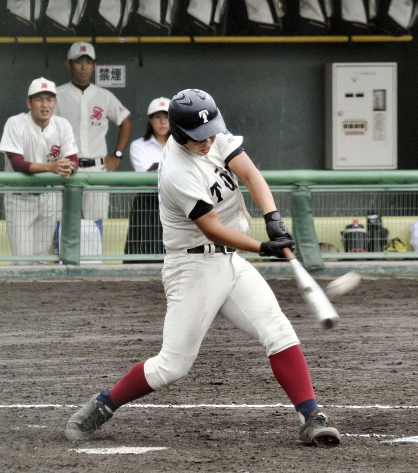 　秋季大阪大会の１回戦で、２本塁打を含む７打点と大暴れした大阪桐蔭・西野
