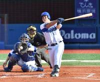 ７回裏無死、代打後藤が空振り三振に倒れる＝横浜スタジアム