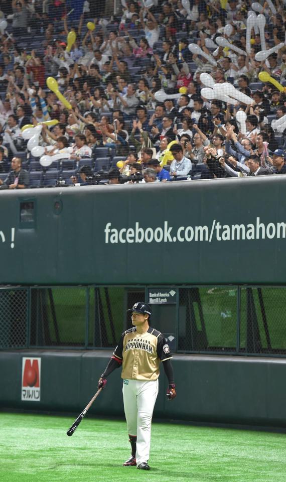 　９回、出番を待つもゲームセットとなり、がっくりの日本ハム・清宮幸太郎