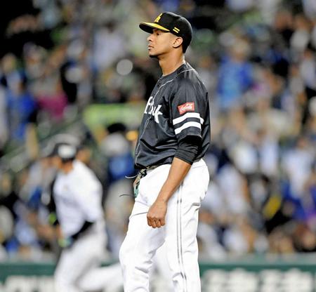 　２回、浅村に３ランを浴び、ぼう然とするミランダ