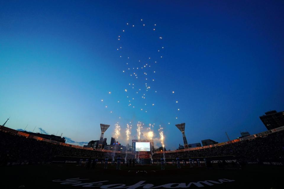 ２０１８年の横浜スタジアムで行われた開幕セレモニー
