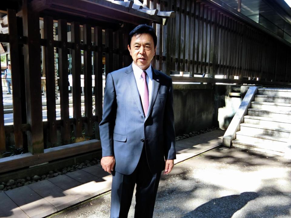 明治神宮を参拝したヤクルト・小川監督