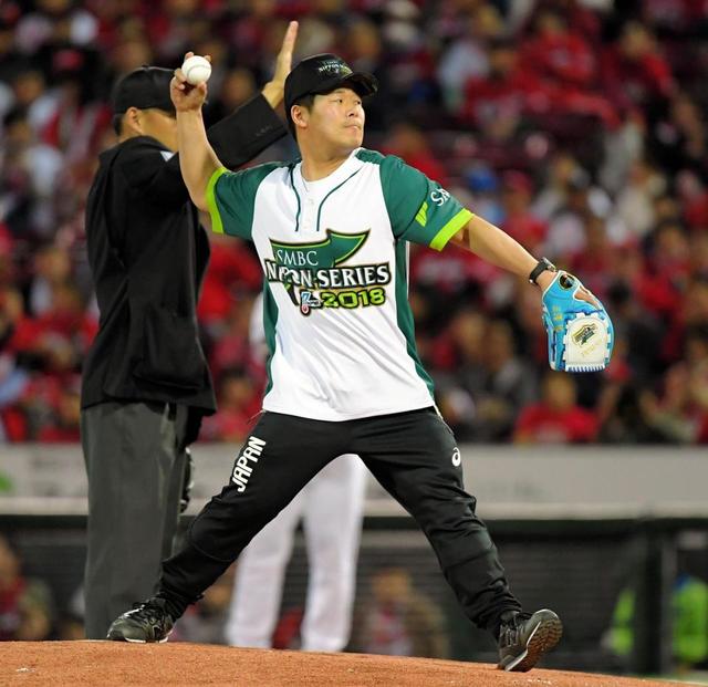 片足のスキーヤー・三沢拓が日本シリーズで始球式　元野球少年「最高ですね」