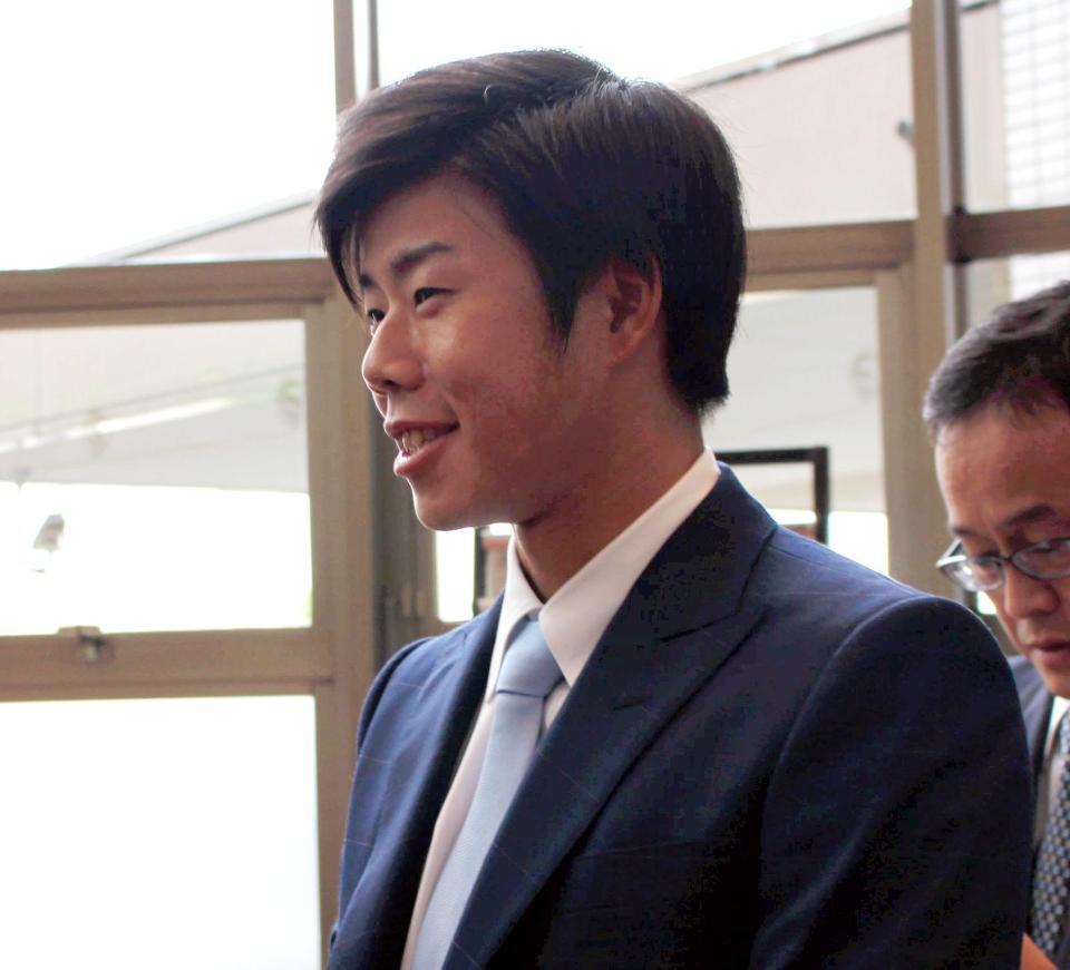 契約更改を終えた巨人・松原