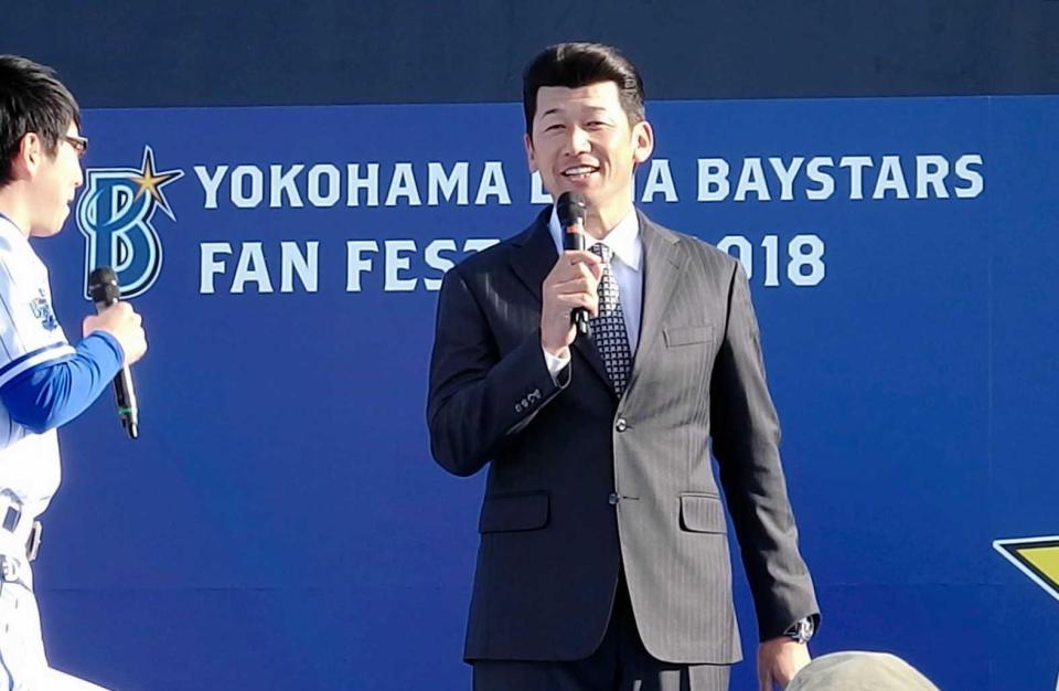 　ファンフェスティバルのトークショーにゲスト出演した三浦コーチ