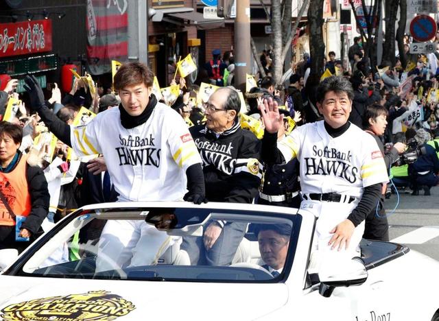 ソフトバンク柳田、日本一祝賀パレードに参加「最高！」パフォーマンスを披露