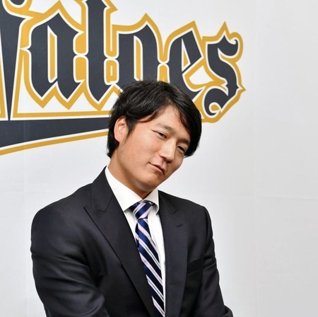 大幅ダウンで契約を更改したオリックスの小林慶祐＝青濤館（撮影・持木克友）