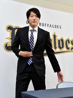 オリックス・小林 減額制限いっぱいの年俸1500万円でサイン/野球