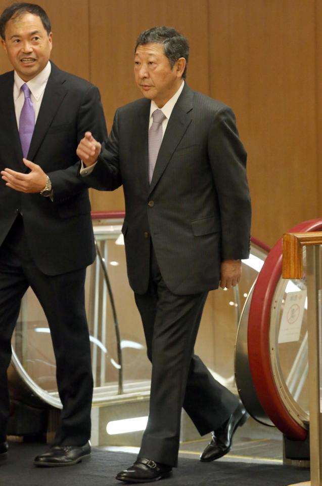 オーナー会議に臨む西武の後藤高志オーナー