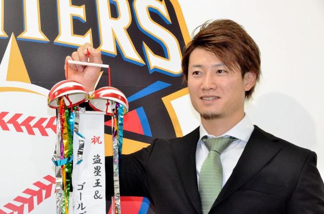 日本ハム・西川　２年４億円でサイン「年俸に見合う実力を出したい」