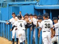 生還した成瀬（４）を迎えるＵ-１７東京都選抜ナイン