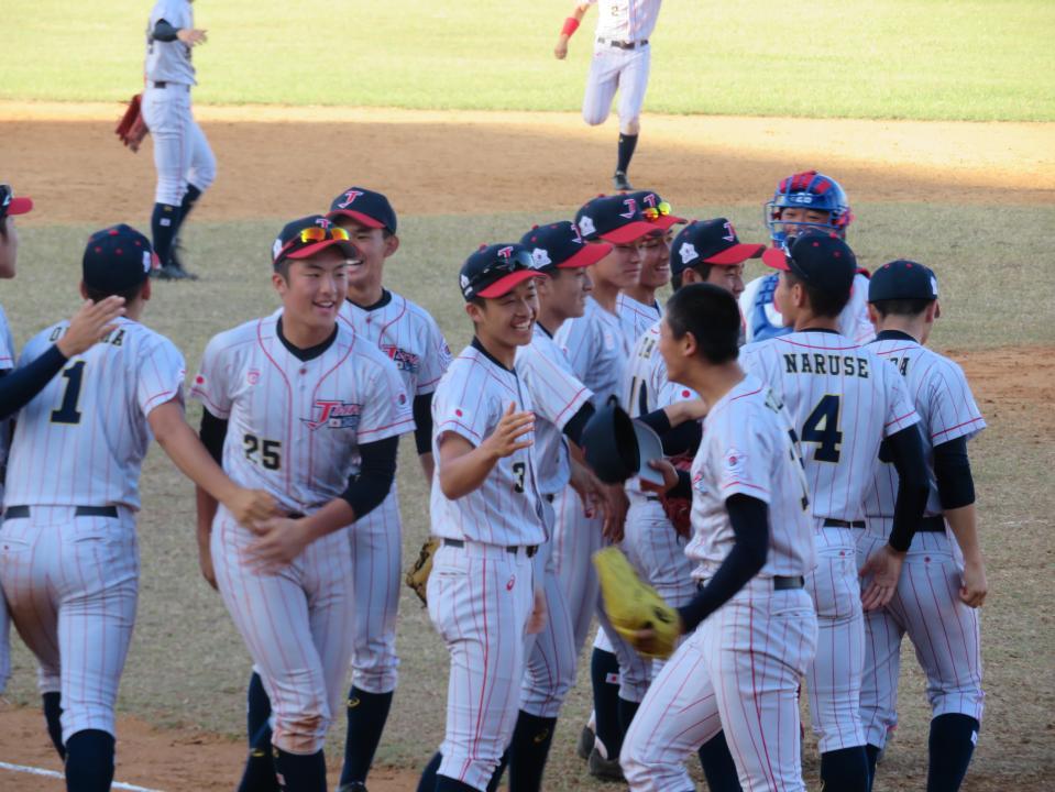 最終戦でキューバに初勝利して喜ぶＵ－１７東京都選抜ナイン