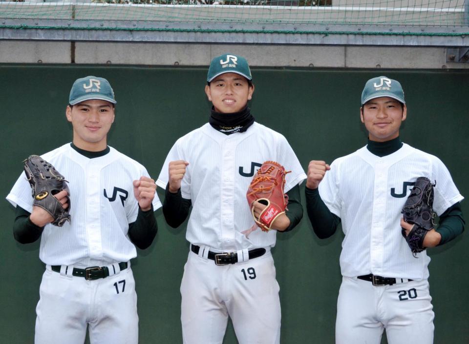 　来季への意気込みを誓い合った（左から）ＪＲ東日本・山口、太田、西田