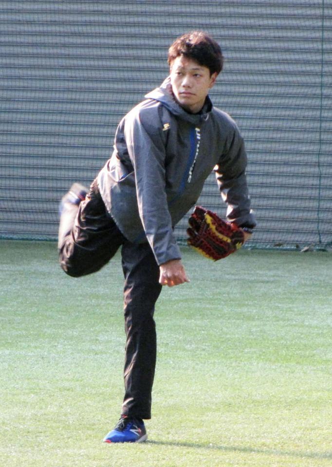 　自主トレを公開した楽天・田中＝楽天生命パーク