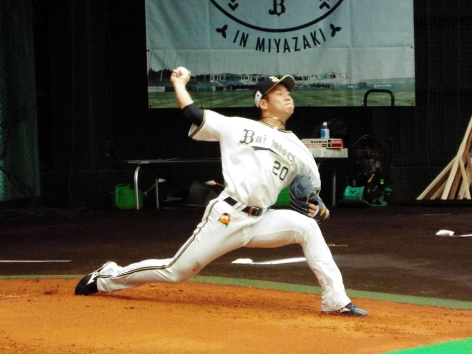 ブルペンで力強いボールを披露した近藤