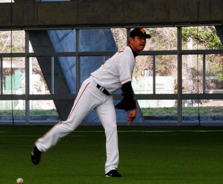 別メニューで調整を続ける岩隈＝宮崎市内