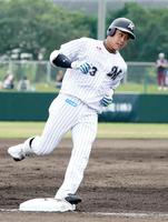 台湾プロ野球ラミゴとの練習試合で２ランを放ったロッテ・平沢＝石垣