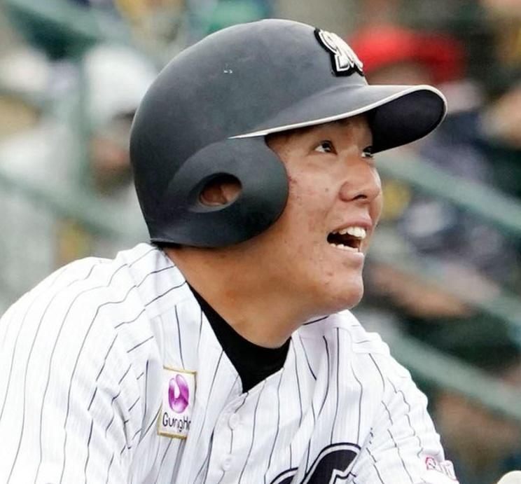 台湾プロ野球ラミゴとの練習試合で２本塁打を放ったロッテ・安田＝石垣