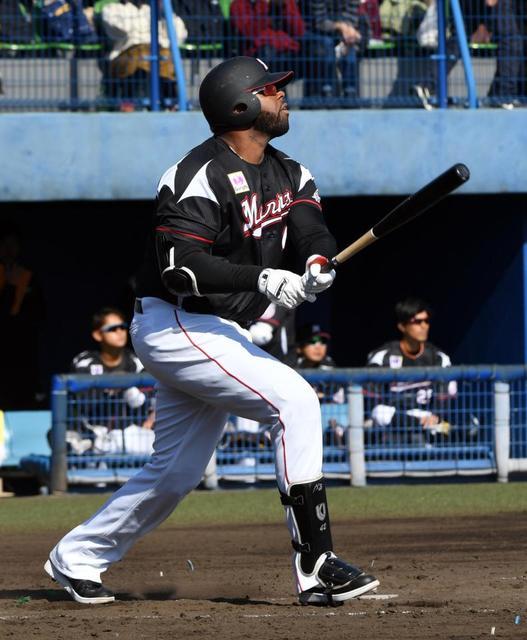 ロッテ・バルガス、来日１号はバックスクリーン直撃弾