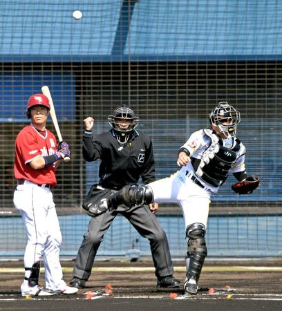 　１回、西巻の二盗を阻止する甲斐