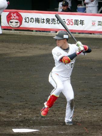 　韓国プロ野球斗山との練習試合に出場したオリックス・西浦＝宮崎