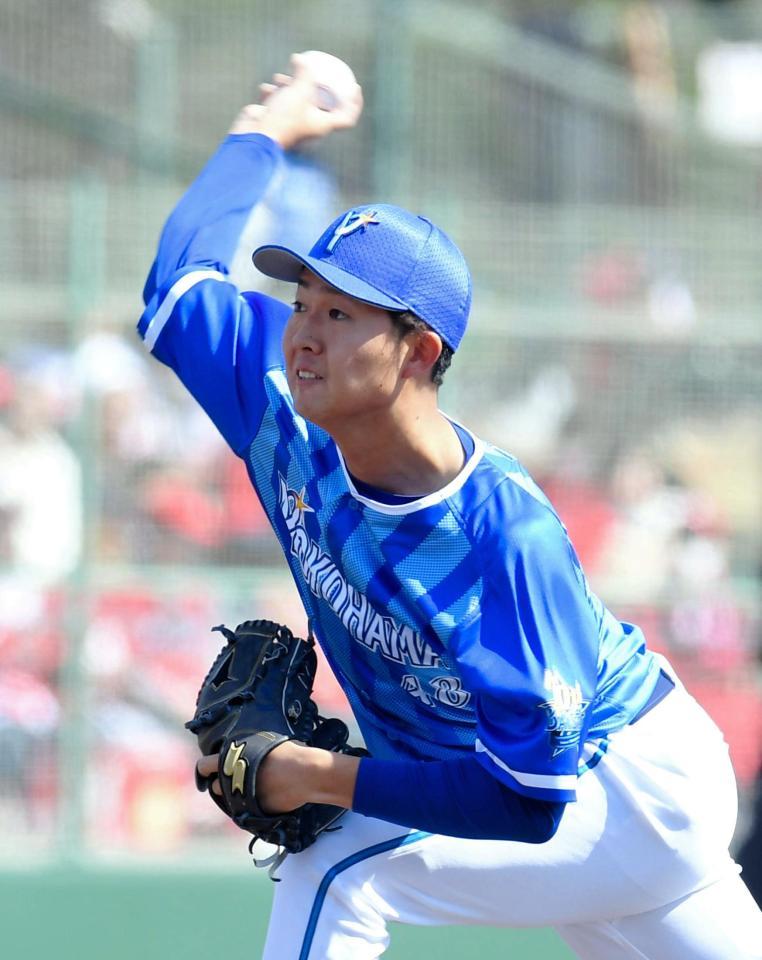 力投するＤｅＮＡ先発のＤｅＮＡ・京山将弥＝福山（撮影・飯室逸平）