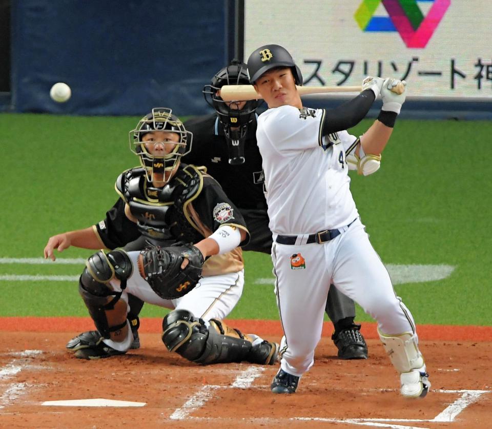 １回オリックス２死一、三塁、頓宮が適時中前打を放つ＝京セラドーム（撮影・堀内翔）