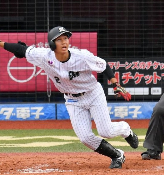 藤原が遊前内野安打を放つ