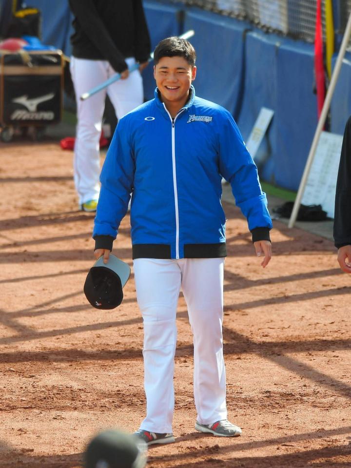 鎌ケ谷スタジアムで笑顔を見せる日本ハム・清宮幸太郎