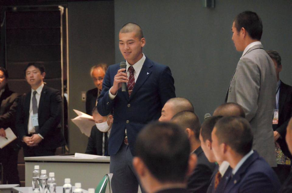 津田学園・石川の質問に答える東邦・石川