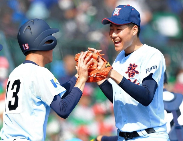 啓新　自慢の鉄壁リレーで関東王者撃破　創部７年目で甲子園初勝利