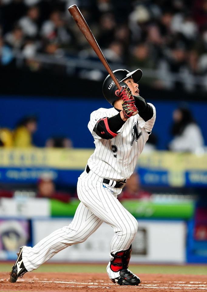 １回ロッテ無死、右飛に倒れた藤原恭大＝ＺＯＺＯマリン（撮影・開出牧）