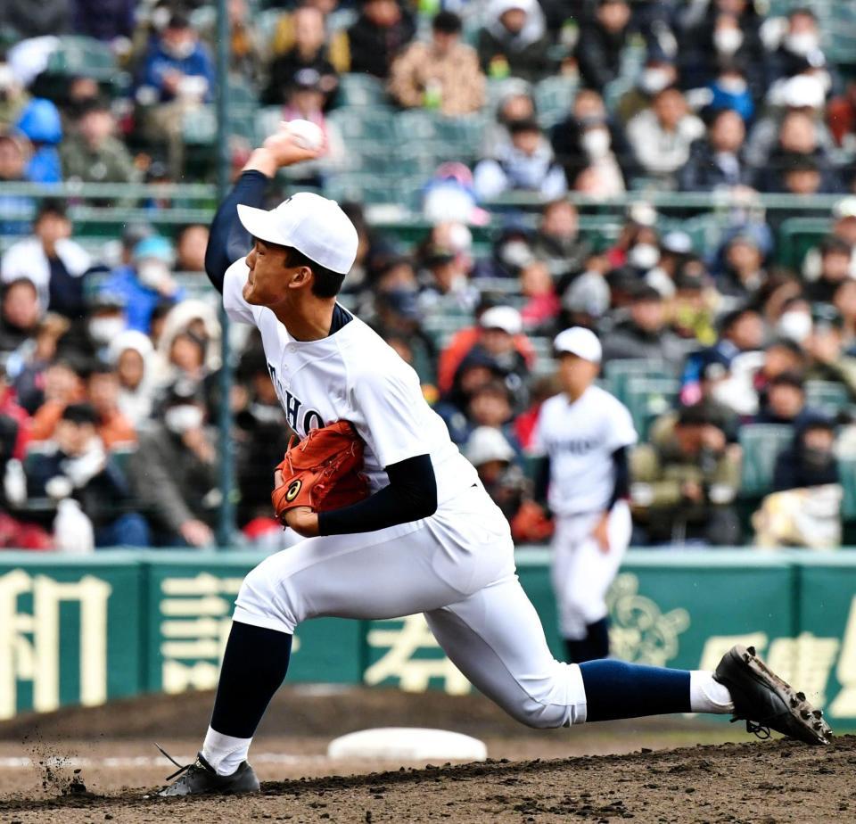 力投する東邦先発の石川＝甲子園（撮影・持木克友）