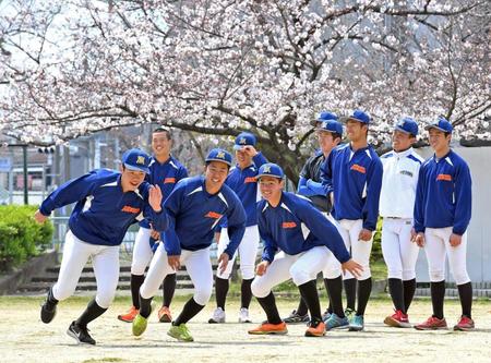 　ダッシュで汗を流す明豊ナイン