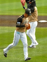 ２回途中、降板する日本ハム・斎藤佑＝楽天生命パーク（撮影・堀内翔）