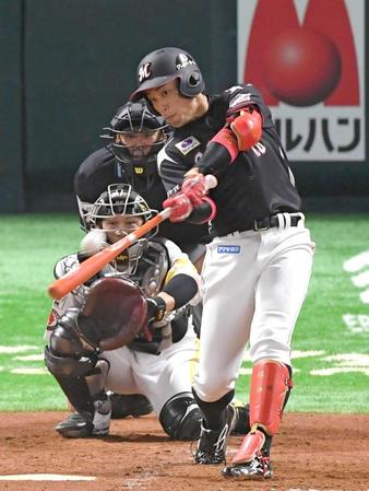 　３回、ロッテ・加藤がホームランを放つ