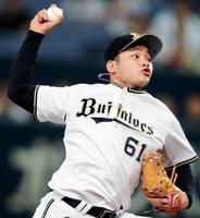 　気迫のピッチングで楽天打線を抑え込む榊原