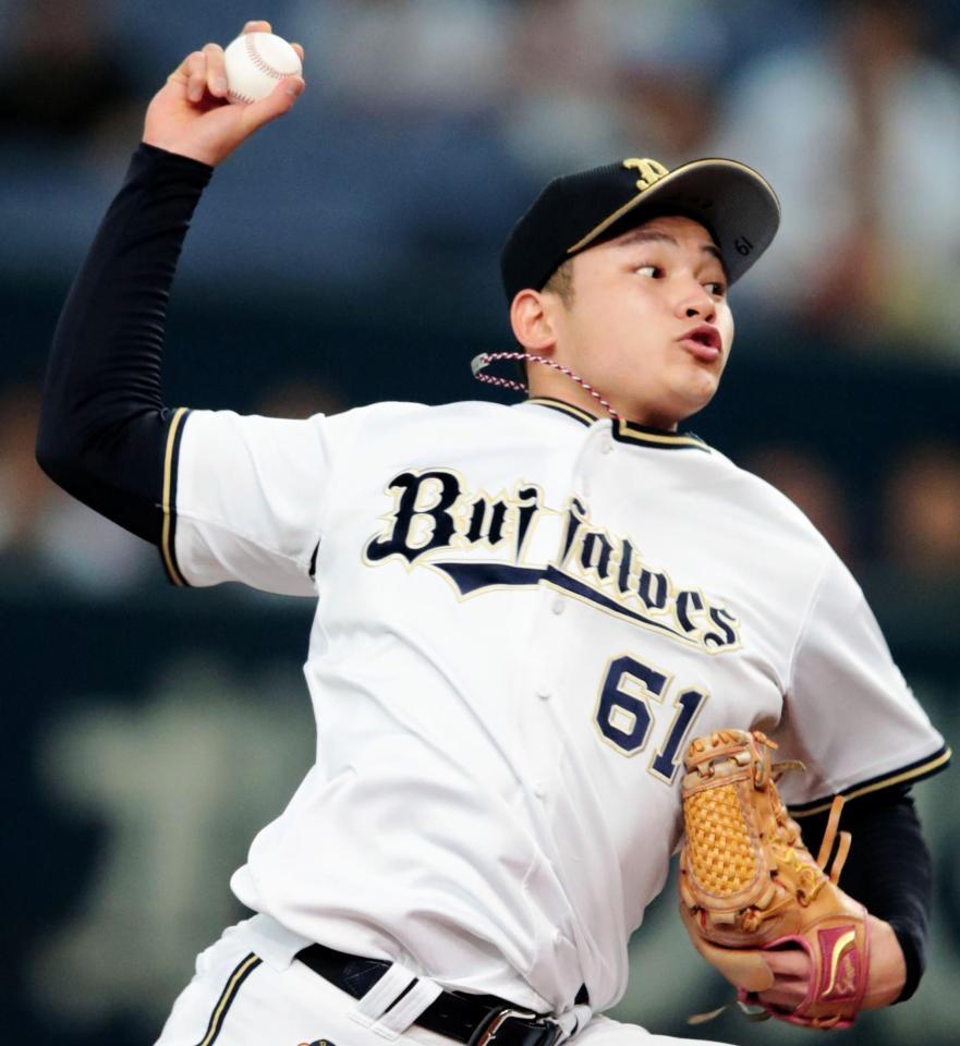 　気迫のピッチングで楽天打線を抑え込む榊原