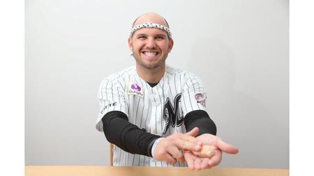 スシを握るレアード