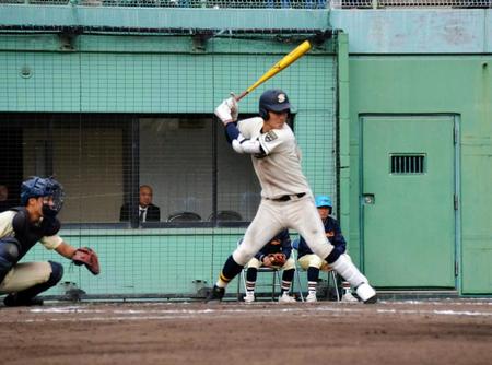 　「４番・一塁」で出場した創志学園・西