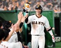巨人・坂本勇が令和1号「素直に光栄」平成に続く巨人選手の