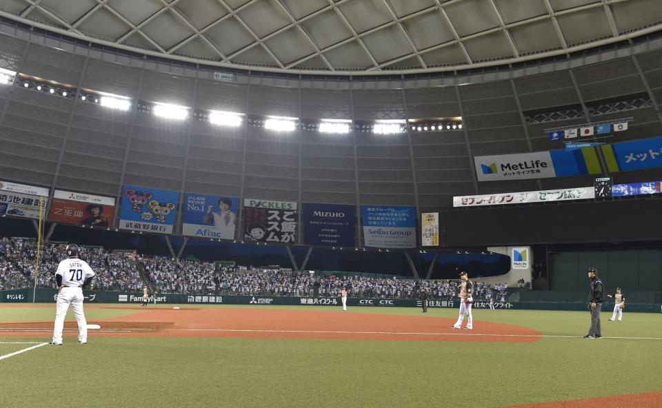 ２回、森シフトを敷く日本ハム内野陣＝メットライフドーム（撮影・金田祐二）